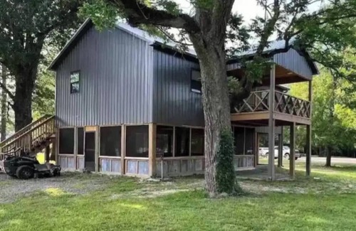 Gregory Cabin | Charming double suite cabin on the Red River near Searcy, AR
