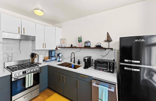 Waterfront Apartment | Charming Downtown Studio Near Convention Center and Beach