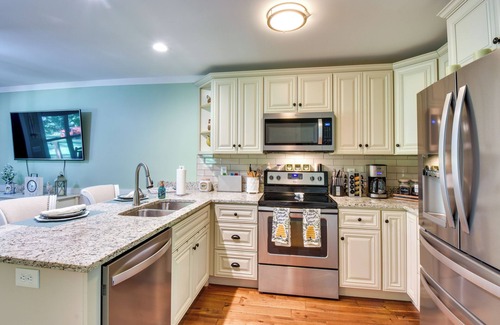 Watkinsville House | Charming Duplex: 12 Mi to UGA & Sanford Stadium!