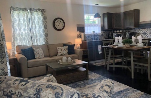 Checotah House | Charming Duplex for Two- FREE WiFi, washer/dryer