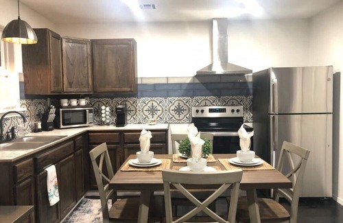 Checotah House | Charming Duplex for Two- FREE WiFi, washer/dryer