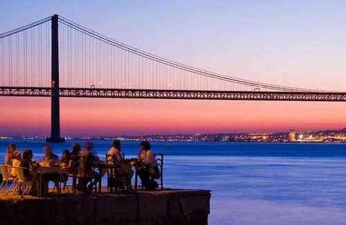 Cacilhas Apartment | Charming Duplex on Lisbon's River Tejo