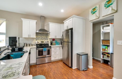 Edgemore House | Charming Edgemere Home with Deck and Grill!