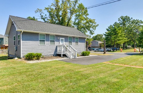 Edgemore House | Charming Edgemere Home with Deck and Grill!