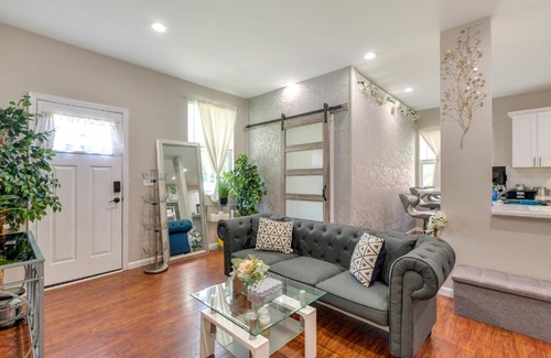 Edgemore House | Charming Edgemere Home with Deck and Grill!