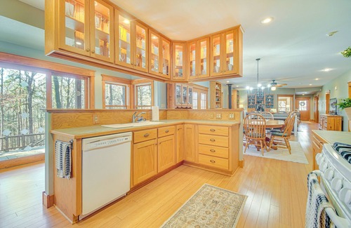 Clarksville House | Charming Family Cabin w/Fire Pits in Clarksville