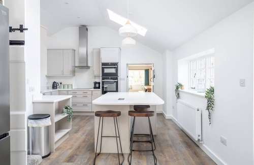 Combpyne Other | Charming Family Farmhouse near Lyme Regis, 10 minute drive to the beach