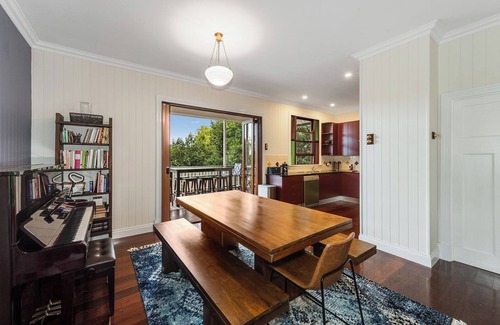 Toowong House | Charming family & pet friendly 3-bedroom house in upmarket Taringa