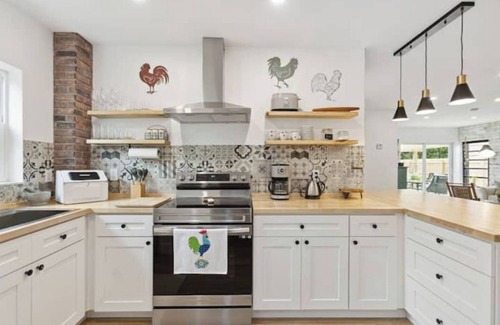 South Middle River House | Charming Farmhouse style w/cowboy pool in Fort Lauderdale