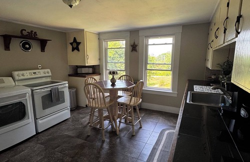 Suncook Other | Charming farmhouse in Pembroke - Family and pet friendly