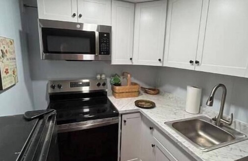 Sutherlin Other | Charming farmhouse with WiFi and AC in lovely Sutherlin