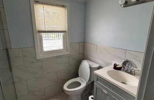 Sutherlin Other | Charming farmhouse with WiFi and AC in lovely Sutherlin