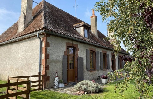 Mercy Cottage | Charming Farmhouse with Heated Pool, Close to Nature and Family Attractions