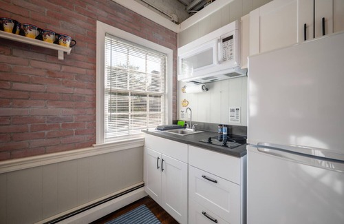 Old Town Alexandria Apartment | Charming flat in the heart of Historic Old Town