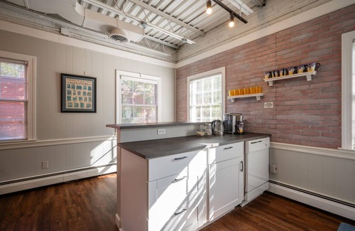 Old Town Alexandria Apartment | Charming flat in the heart of Historic Old Town