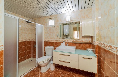 Altnkum Mahallesi Apartment | Charming Flat near Konyaalti Beach with Balcony