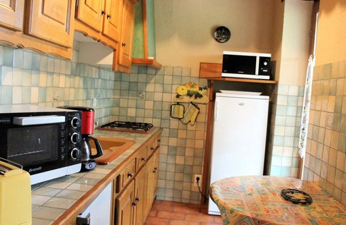 Cenac-et-Saint-Julien Cottage | Charming Cottage near Sarlat with Garden, Fireplace, and Family Amenities