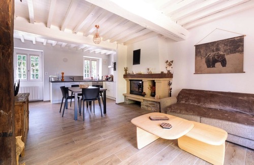 Saint-Aubin-d'Aubigne Cottage | Charming little cottage, ideal for families.