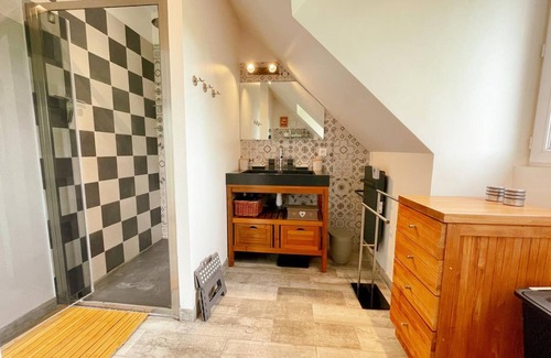 Saint-Aubin-le-Depeint Cottage | Charming Cottage with Modern Amenities, Large Garden, and Terrace in Scenic Touraine