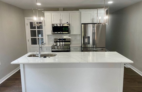 Indianapolis House | Charming fully renovated 2bdrm/2 bth + Bonus/Flex room townhome near Irvington