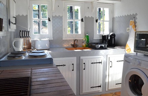 Esse Cottage | Charming Gîte: Enchanting Renovated Loft, Baby-Friendly, Private Garden W/Close Attractions