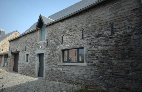Emines Apartment | Charming gîte in an old farmhouse, near Namur (Belgium)