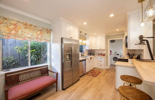 Half Moon Bay House | Charming Garden Cottage- steps to historic Old Town Half Moon Bay