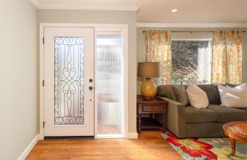 Half Moon Bay House | Charming Garden Cottage- steps to historic Old Town Half Moon Bay