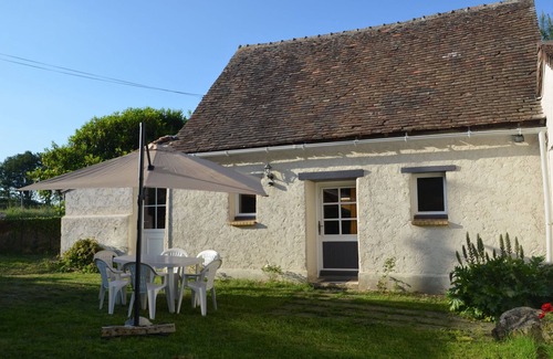 Roeze-sur-Sarthe Cottage | Charming Gîte near Le Mans - Peaceful, Independent with Private Parking, Fully Equipped, High-Speed WiFi