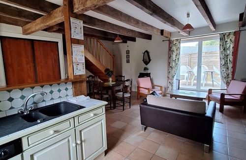 Saint-Grave Cottage | Charming gite near Rochefort en terre, 2 stars, with covered swimming pool