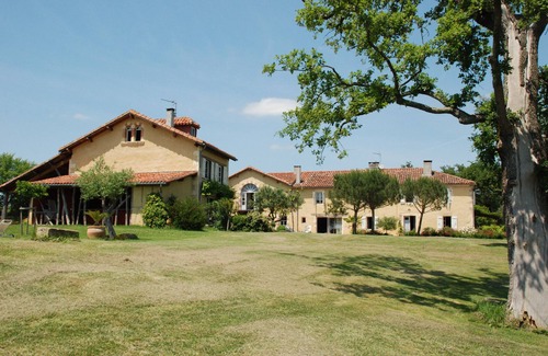 Lasseube-Propre House | CHARMING GITE with pool 12 people in the heart of Gascony AUCH (Gers)