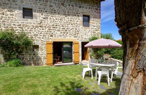 Marols Cottage | Charming Gîte with Private Yard, Fireplace, and Modern Amenities
