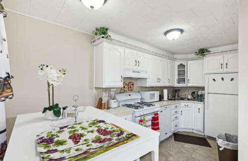 Secane Apartment | Charming Glenolden Townhouse