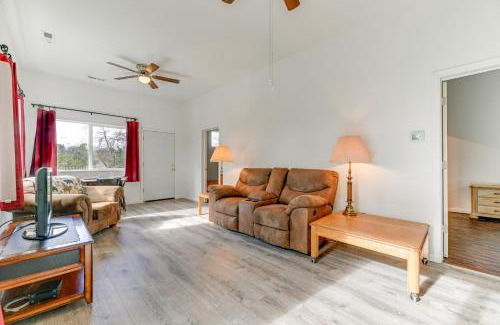 Grants Pass House | Charming Grants Pass Cottage with Patio and Gas Grill!