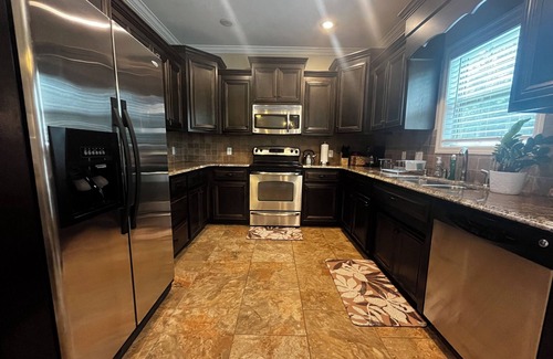 Hahira House | Charming Hahira Haven w/Scenic Pond and Full Amenities.