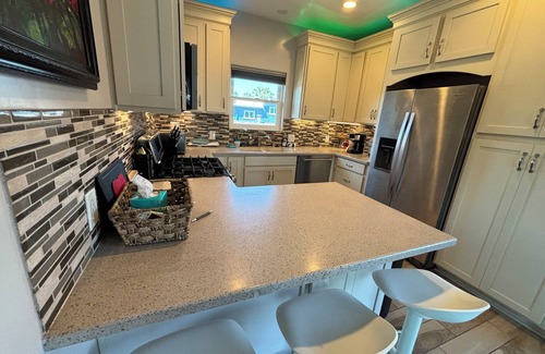 Golden Hill House | Charming Hilltop 2-bedroom townhome with WiFi, Parking in fabulous San Diego