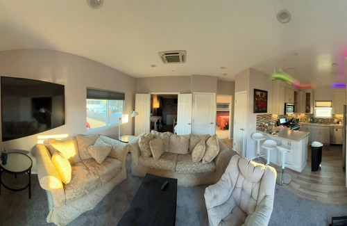 Golden Hill House | Charming Hilltop 2-bedroom townhome with WiFi, Parking in fabulous San Diego