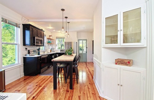 Old Wethersfield Historic District House | Charming Historic Owl House in Old Wethersfield