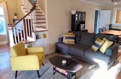 Sunnyside House | Charming historic House in cozy Sunnyside Neighborhood