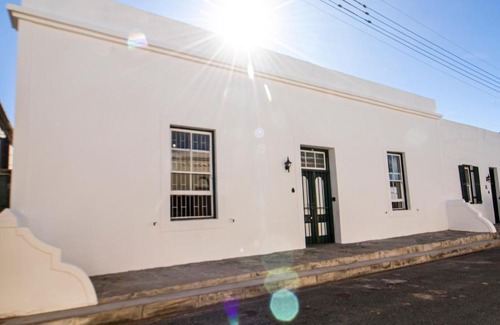 Graaff-Reinet Apartment | Charming Historical Cottage