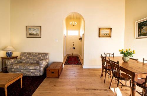 Graaff-Reinet Apartment | Charming Historical Cottage