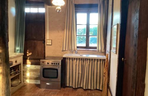 Le Veurdre House | Charming Home by River Allier Hiking Trails
