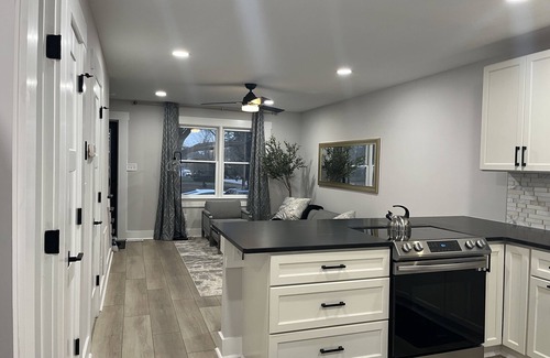 Apex Cottage | Charming Home in Downtown Historic Apex with King Bed