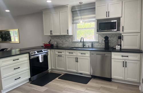 Apex Cottage | Charming Home in Downtown Historic Apex with King Bed