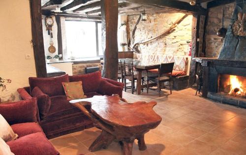 Villasur de Herreros House | Charming House in Villasur de Herreros with Lake View