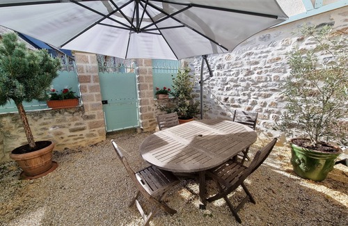 Le Lonzac House | Charming house and terrace in the heart of the village