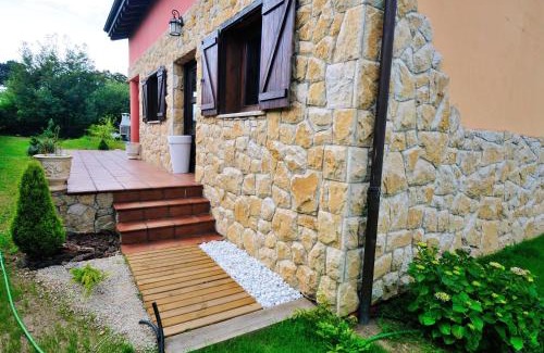 Albuerne House | Charming house in Albuerne with fenced garden