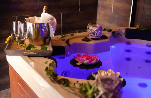 Laroya House | Charming House in Laroya + Jacuzzi