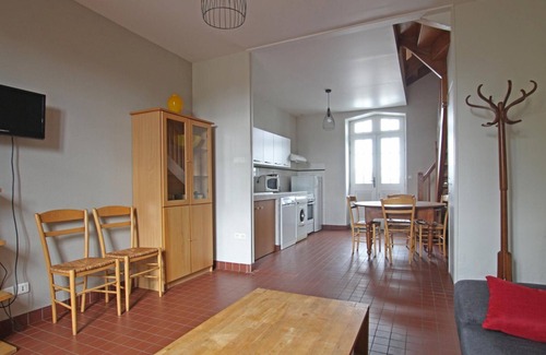 Periers Cottage | Charming House in Périers - 5 Guests, 3 Bedrooms, Pet-Friendly, Near Sports Facilities
