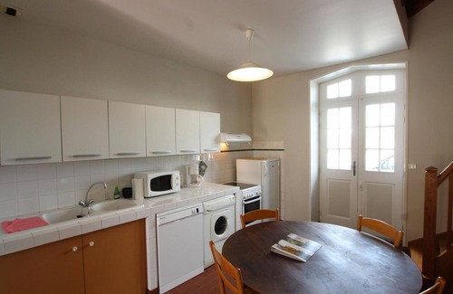 Periers Cottage | Charming House in Périers - 5 Guests, 3 Bedrooms, Pet-Friendly, Near Sports Facilities